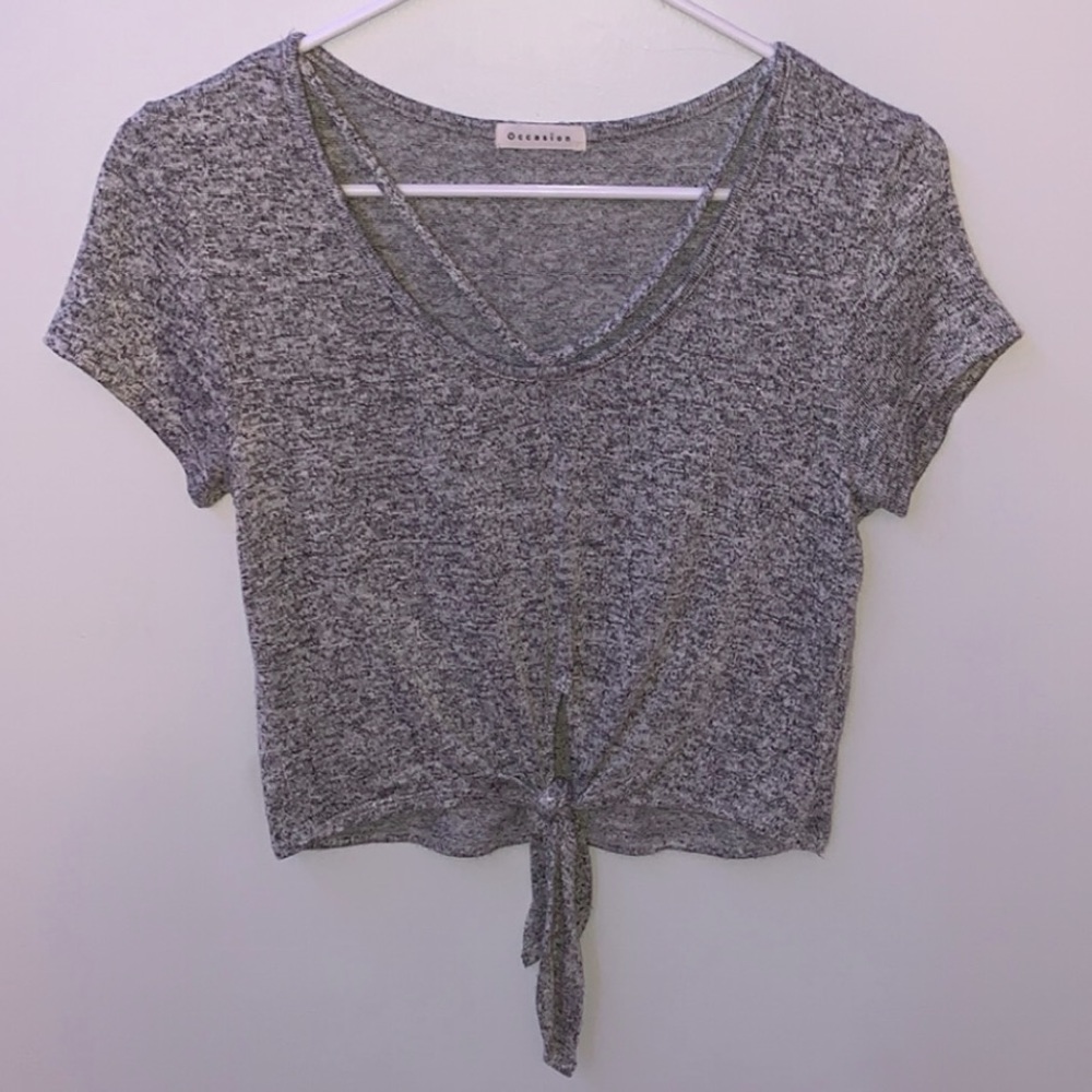 gray crop top